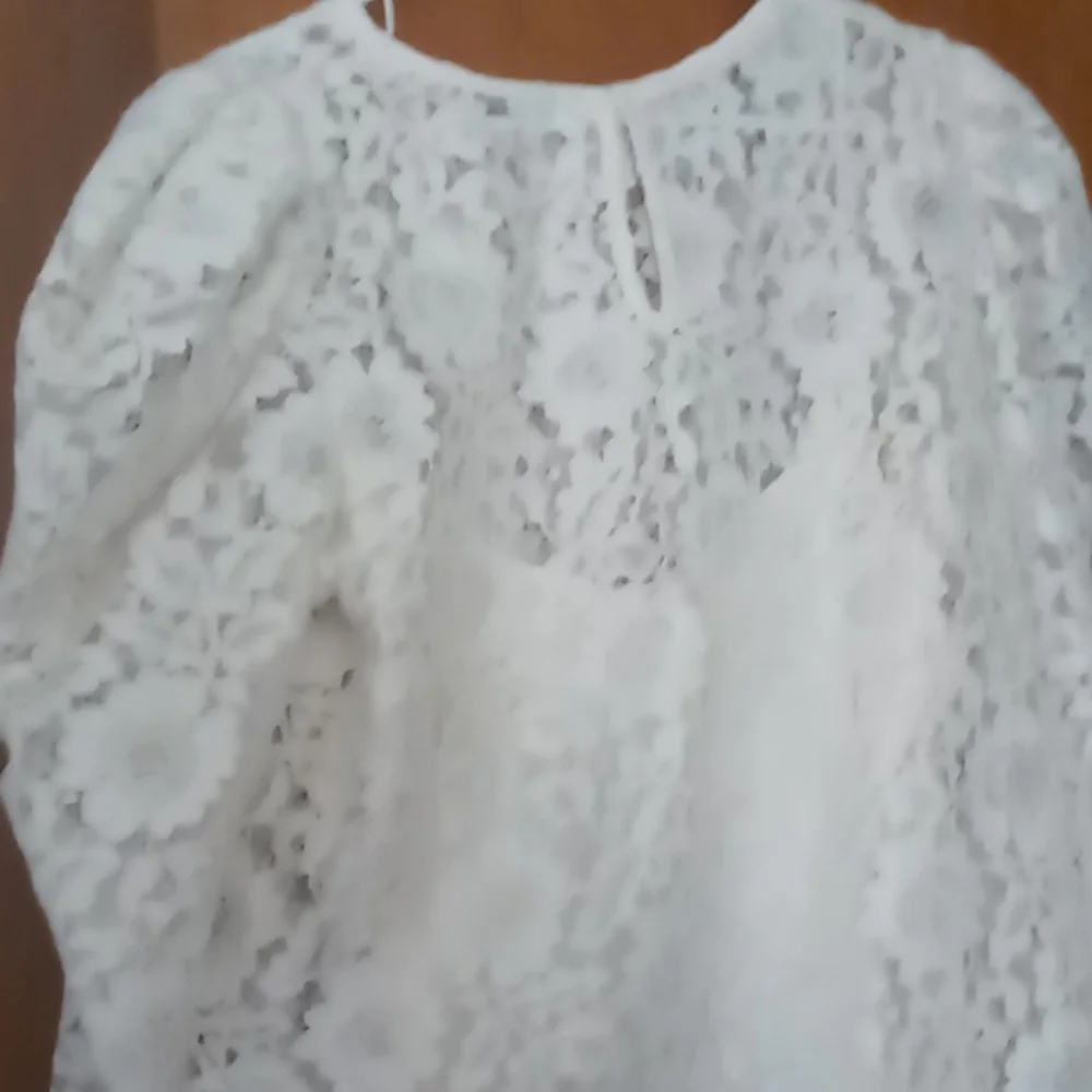 Women's Express Lace puffed sleeve blouse with seperste camisole. L - Picture 7 of 7